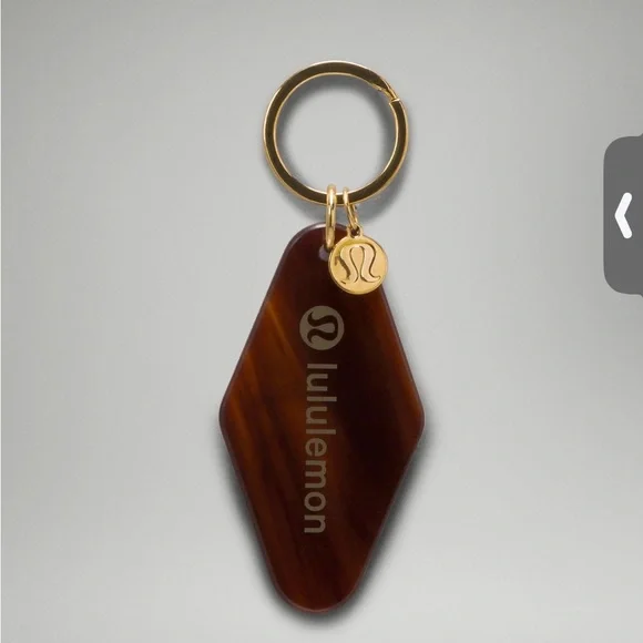 Lululemon Hotel key chain NWT - Picture 5 of 9